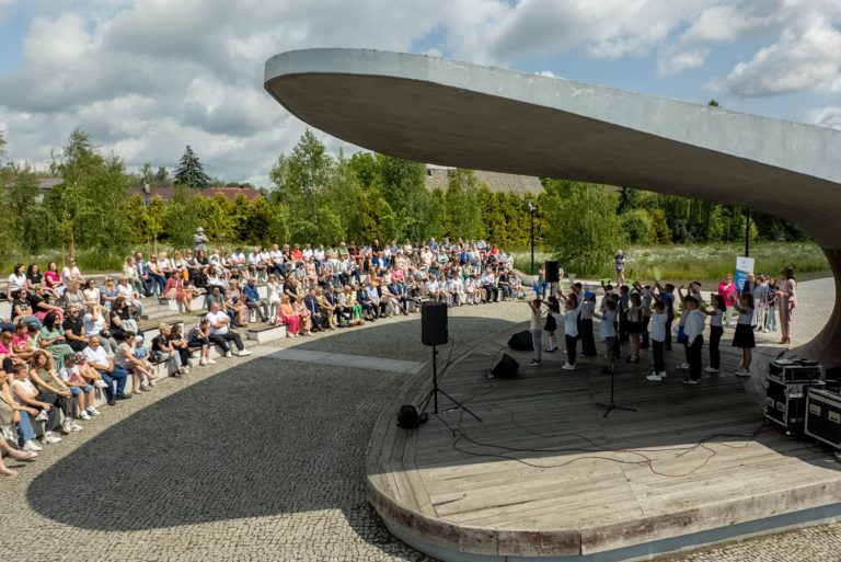 Rodziny zastępcze uhonorowane podczas VIII Dni Rodzicielstwa Zastępczego w Kazimierzu Biskupim