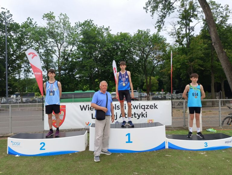 Dziesięć medali dla UKS Skoczek Władysławów na Mistrzostwach Wielkopolski U16, U18 i U20 w Poznaniu