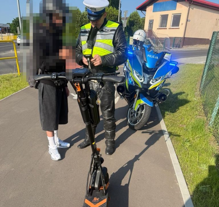 Niebezpieczna prędkość na hulajnodze – interwencja konińskiej drogówki