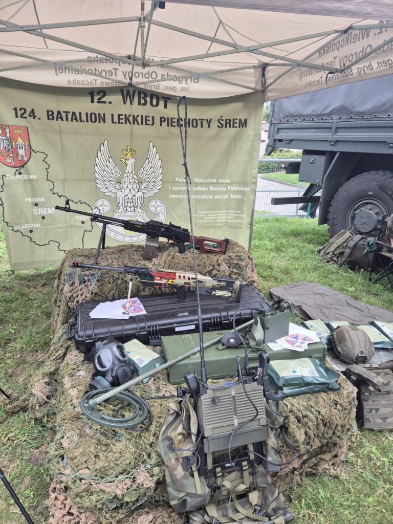 Zabytki na kołach i wojskowe atrakcje. Tłumy na 10. Zlocie Zabytkowych Pojazdów w Starym Mieście