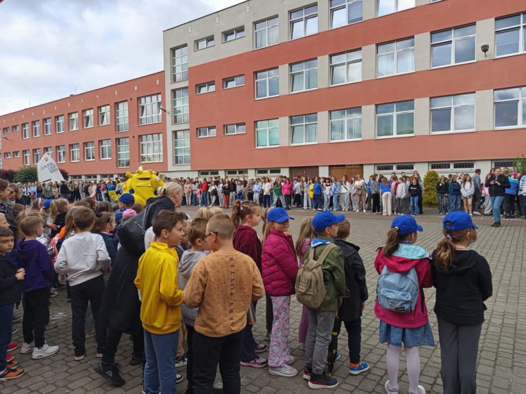 Święto Wolontariatu w Szkole Podstawowej nr 3 w Koninie — edukacja i zaangażowanie młodzieży