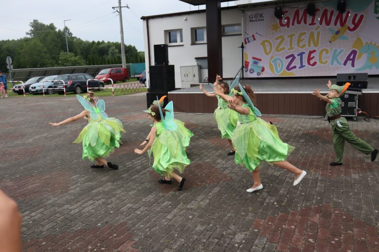 Gminny Dzień Dziecka w Krzymowie: mimo kapryśnej pogody – mnóstwo atrakcji i radości