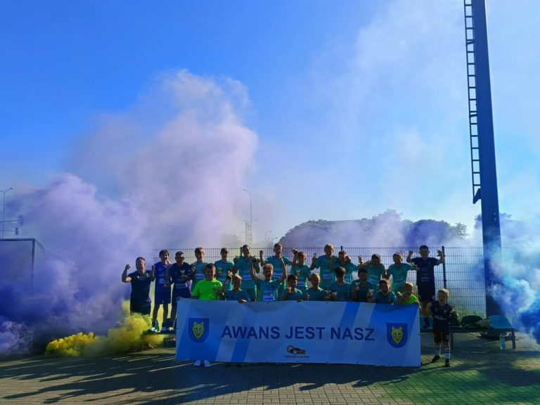 Młodzik Starszy z awansem! Drużyna mistrzem II ligi i zagra w I lidze