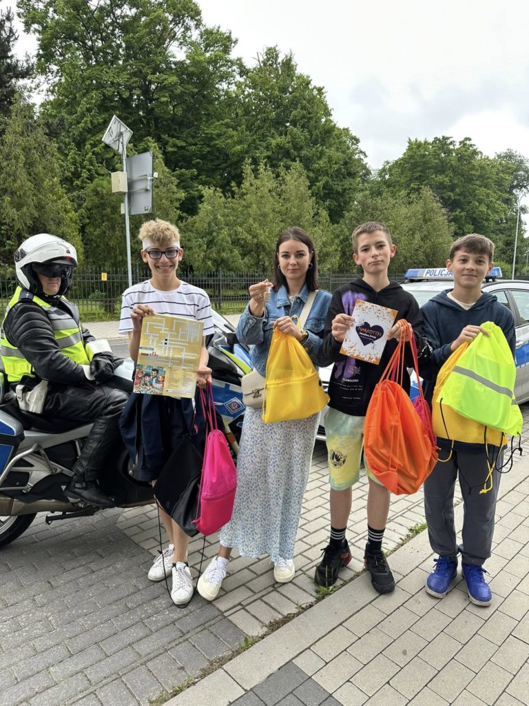 Dzieci z przesłaniem. Akcja profilaktyczna w Starym Mieście zakończona zatrzymaniem nietrzeźwego kierowcy