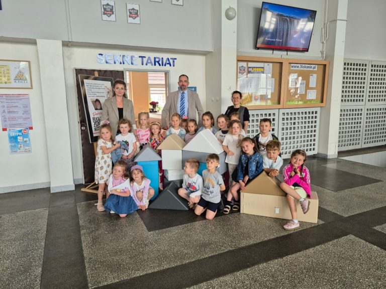 Przedszkolaki z „Białego Konika” odwiedziły III LO w Koninie