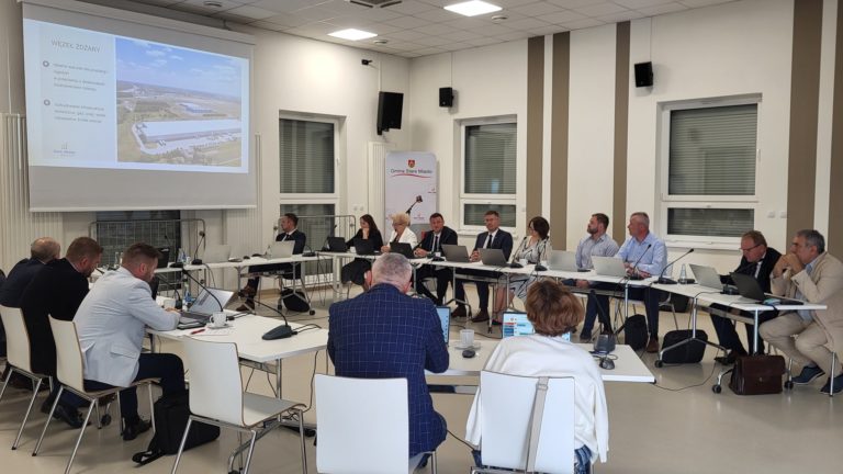 Wójt Dariusz Puchała z absolutorium i wotum zaufania. Rada Gminy Stare Miasto jednogłośnie poparła działania władz