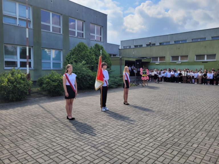 Uroczyste zakończenie roku szkolnego 2024/2025 w SP nr 12 w Koninie