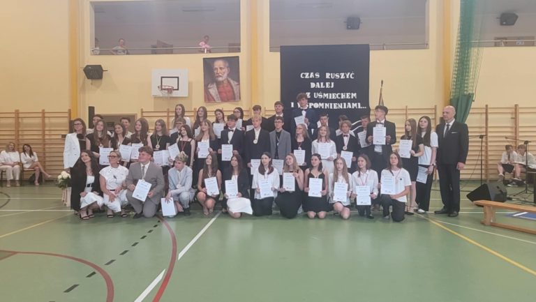Gmina Stare Miasto: zakończenie roku szkolnego 2024/2025. Blisko 130 uczniów żegna podstawówkę