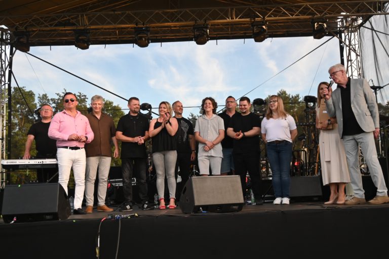 Magiczne zakończenie Dni Tuliszkowa. Piaseczny porwał publiczność, Wielopole triumfowało w turnieju sołectw