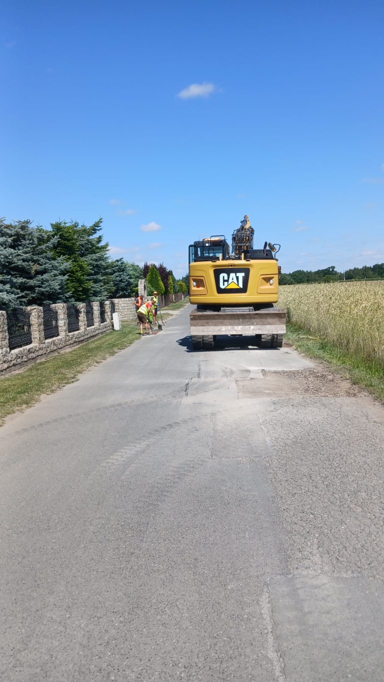 Remonty cząstkowe nawierzchni na drogach gminnych w Rzgowie