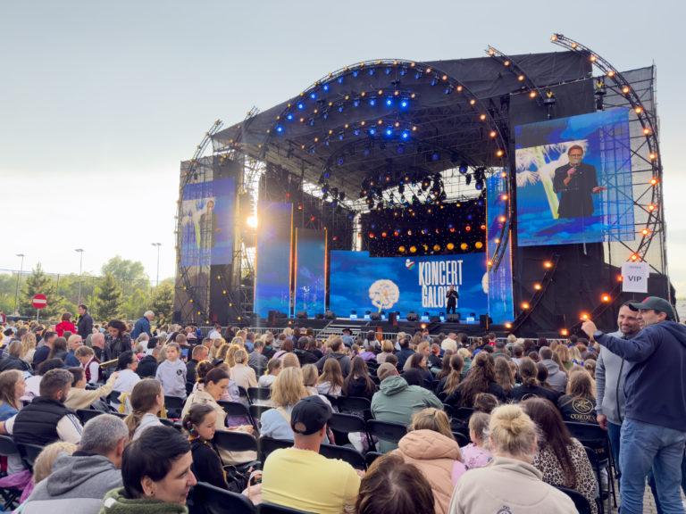 Festiwal pełen emocji! Za nami 45. Międzynarodowy Dziecięcy Festiwal Piosenki i Tańca – niezapomniane występy wokalne oraz taneczne odbyły się w Koninie.