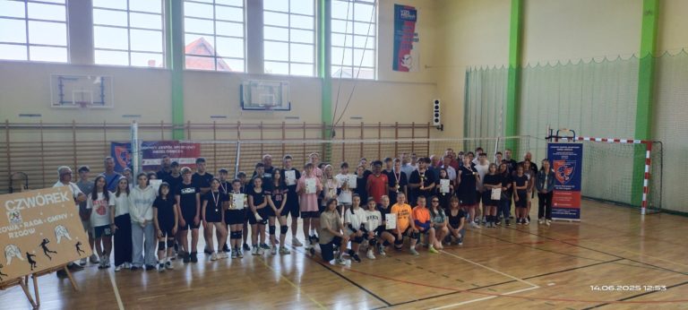 Sportowa rywalizacja i pomoc zwierzętom – za nami I Turniej Siatkówki Czwórek „Gramy Razem!” w Rzgowie