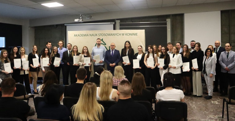 Dla siebie i dla uczelni — nagrody dla najbardziej zaangażowanych studentów Akademii Nauk Stosowanych w Koninie
