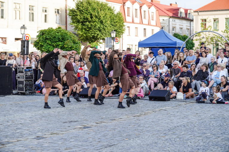 „Otwórz OKNO na kulturę” – teatralna uczta na ulicach Konina
