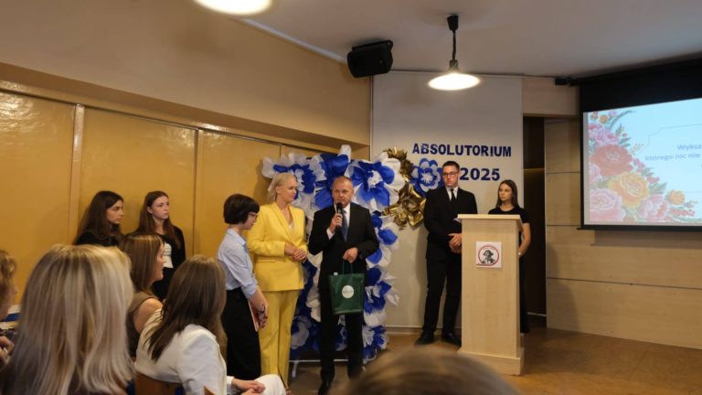 Uroczyste absolutorium uczniów klas branżowych I stopnia w Zespole Szkół im. Mikołaja Kopernika w Koninie