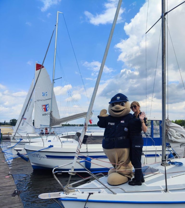 Wakacyjne rady od Sierżanta Pyrka – pamiętaj o bezpieczeństwie nad wodą i podczas upałów