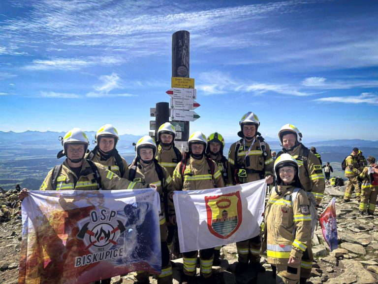 Strażacy z Biskupic na szczycie Babiej Góry. Wyprawa z przesłaniem