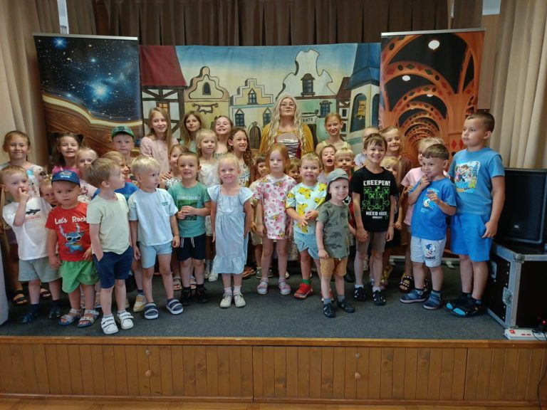 Magiczny świat „Złotej Kaczki” oczarował dzieci we Władysławowie