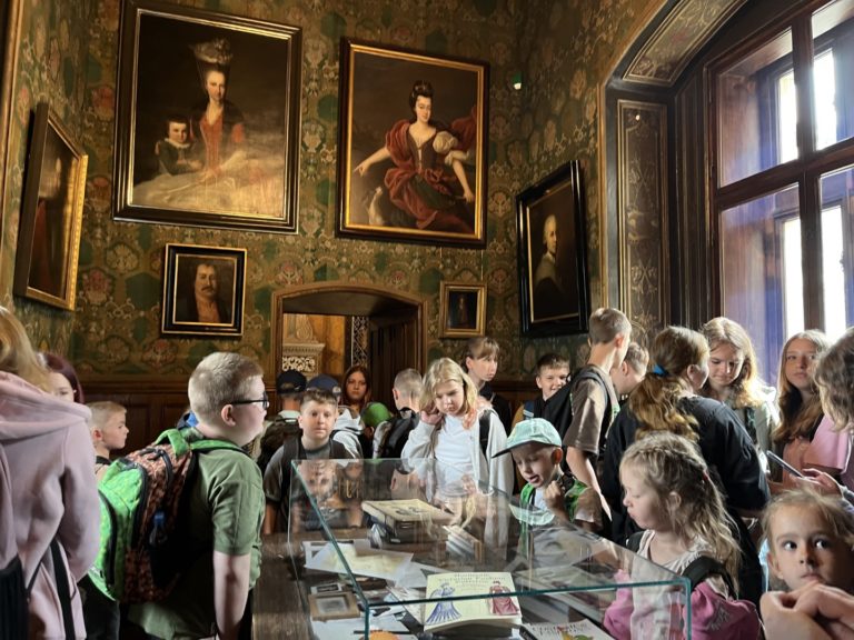 Półkolonie w Rzgowie i Grabienicach. Wakacje z edukacją i przygodą