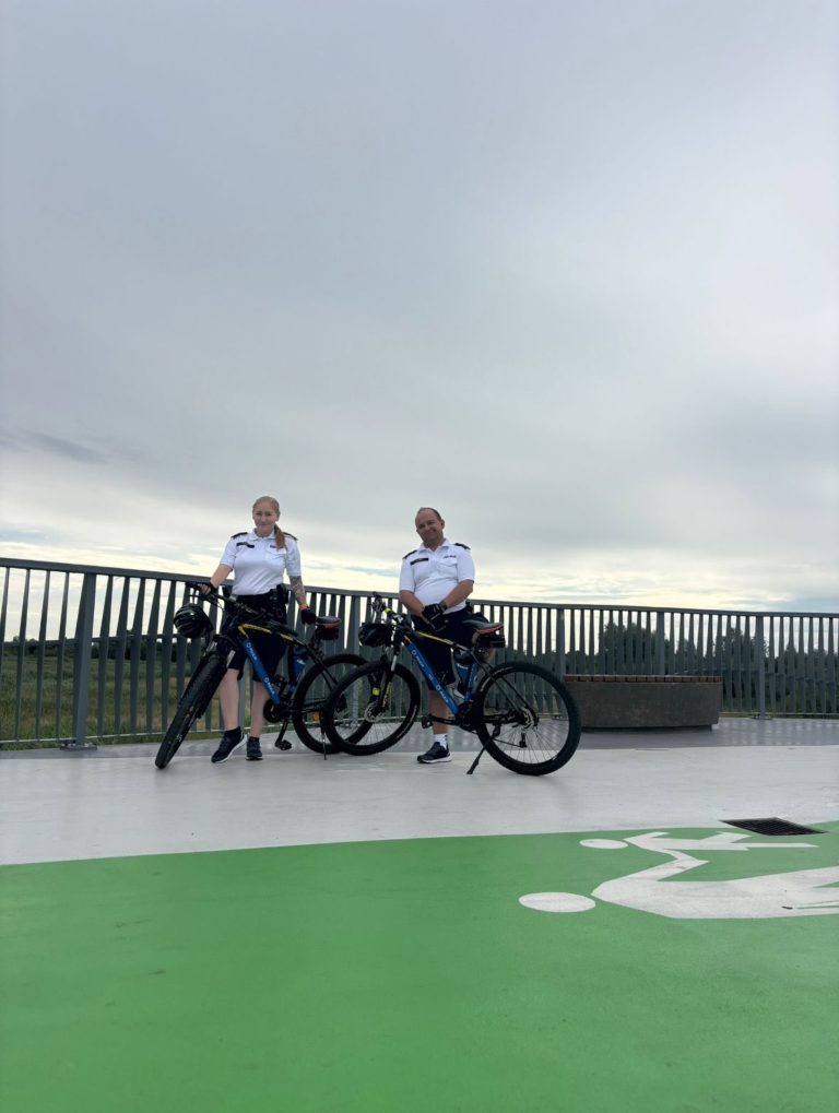 Policyjne patrole rowerowe na ulicach Konina