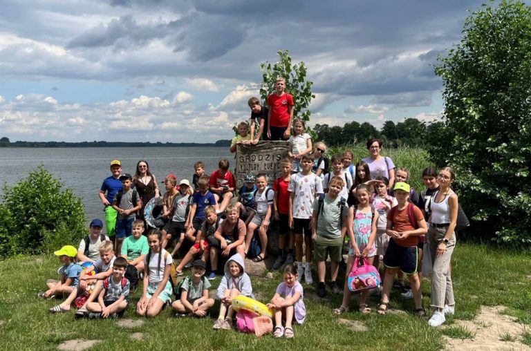 Półkolonie z Gminy Rychwał: wypoczynek nad Jeziorem Słupeckim