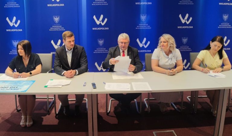 Odwodnienie szkoły w Wyszynie – podpisano umowę na realizację inwestycji