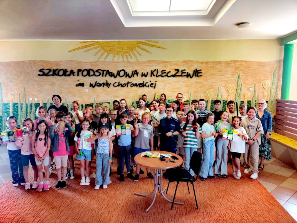 Bezpieczeństwo podczas wakacji – Policjanci z Kleczewa