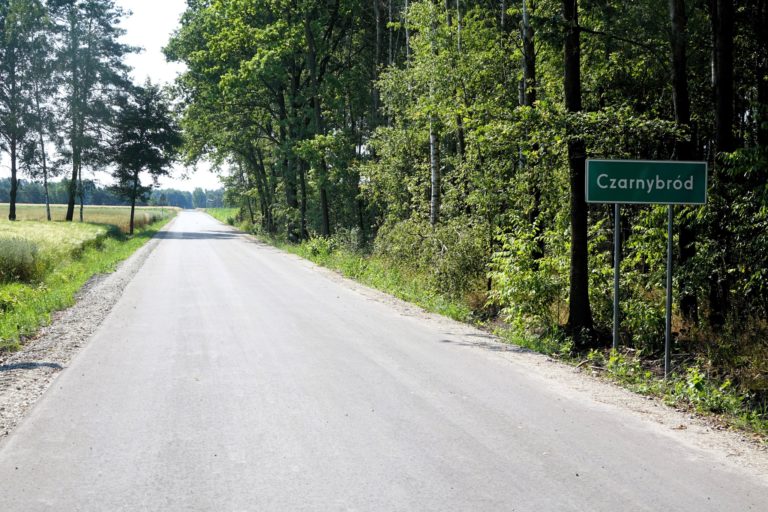 KOLEJNE DROGI W CZARNYMBRODZIE Z NOWĄ NAWIERZCHNIĄ ASFALTOWĄ