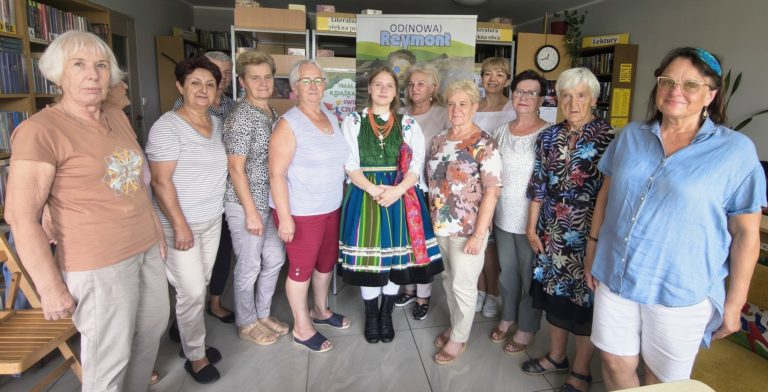 LIDIA MAKSYM W SŁAWSKU. WARSZTATY O LUDOWOŚCI I OBRZĘDACH W RAMACH PROJEKTU „OD(NOWA) REYMONT”