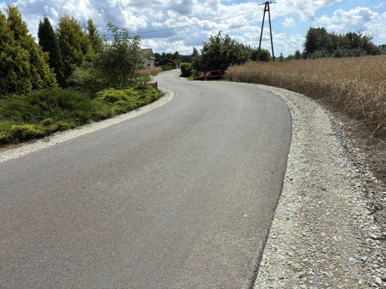 BISKUPICE KOLONIA Z NOWĄ DROGĄ ASFALTOWĄ