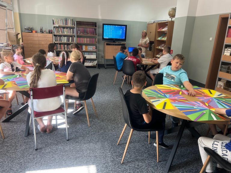 DZIECI UCZYŁY SIĘ, JAK BEZPIECZNIE SPĘDZAĆ WAKACJE