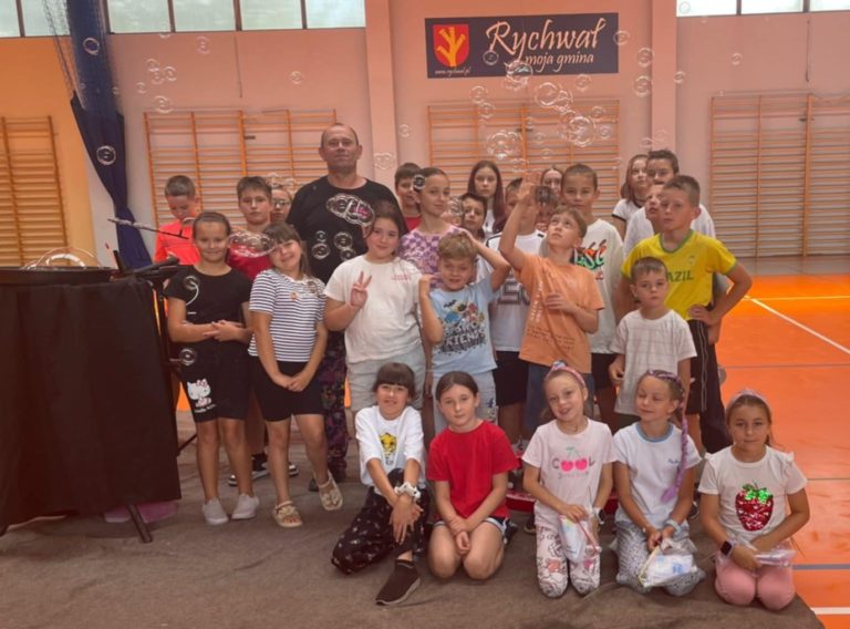 PÓŁKOLONIE W RYCHWALE DOBIEGAJĄ KOŃCA – RADOŚĆ, ZABAWA I NIEZAPOMNIANE WRAŻENIA!