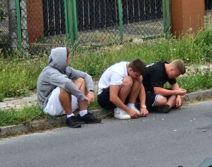 Policja prosi o pomoc w ustaleniu sprawców uszkodzenia pojazdu