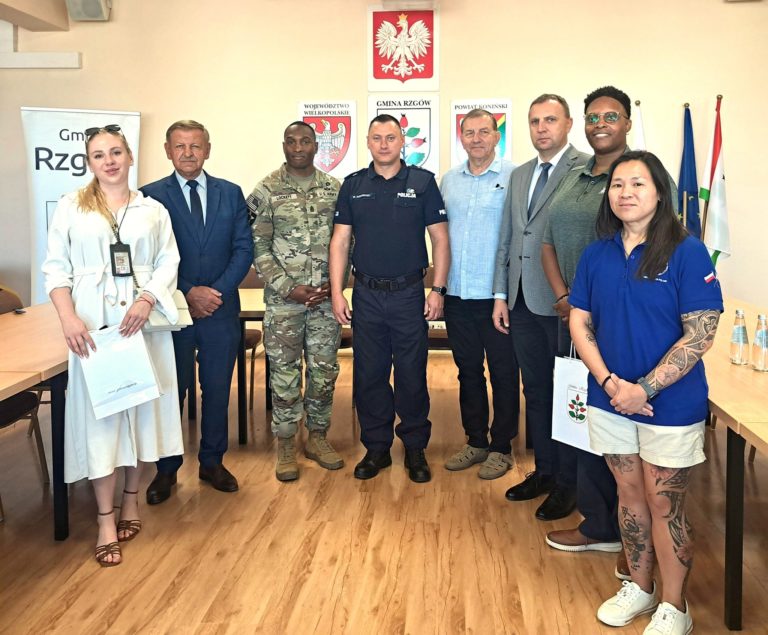 SPOTKANIE W URZĘDZIE GMINY RZGÓW PRZED 11. BIEGIEM SŁUŻB MUNDUROWYCH – WSPÓLNE DZIAŁANIA NA RZECZ BEZPIECZEŃSTWA I PROMOCJI GMINY