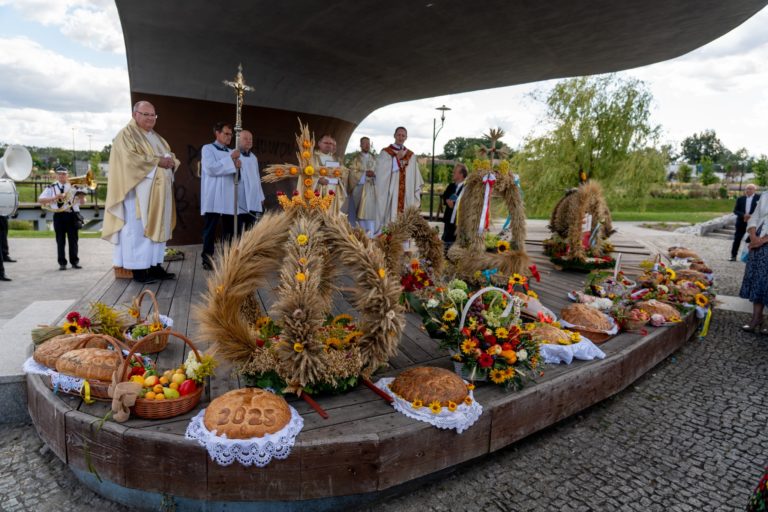 DOŻYNKI GMINNO–PARAFIALNE W KAZIMIERZU BISKUPIM