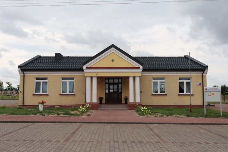 NOWY DACH DLA ŚWIETLICY WIEJSKIEJ W BUDZISŁAWIU GÓRNYM – KOLEJNA INWESTYCJA W GMINIE KLECZEW