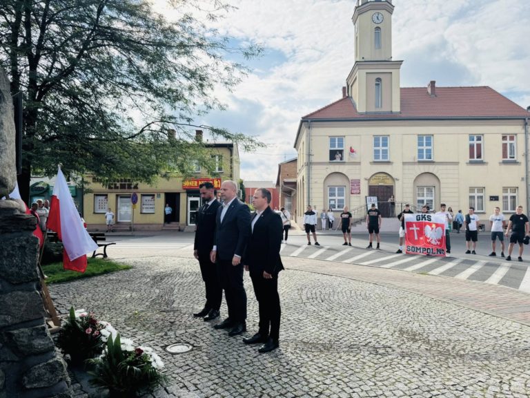 SOMPOLNO UCZCIŁO GODZINĘ „W” – HOŁD DLA BOHATERÓW POWSTANIA WARSZAWSKIEGO