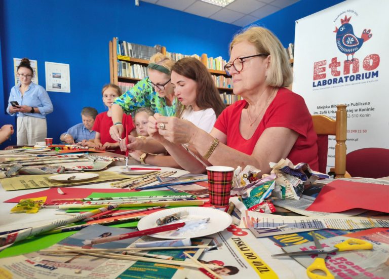 PAPIEROWE ANIOŁY I CYFROWE INSPIRACJE W KONIŃSKIEJ BIBLIOTECE