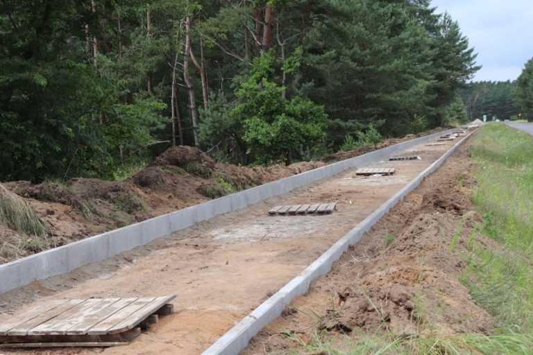 NOWE ŚCIEŻKI ROWEROWE W GMINIE KLECZEW – TRZY INWESTYCJE W REALIZACJI
