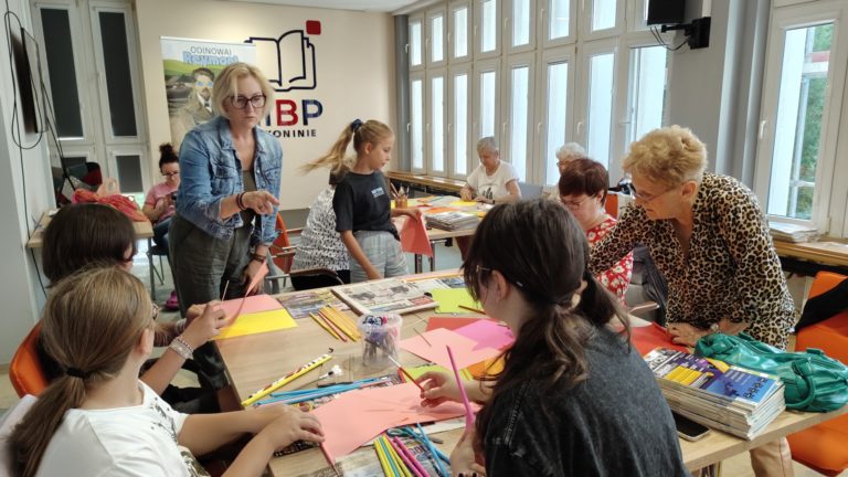 Wiklina z papieru – międzypokoleniowe spotkanie w konińskiej bibliotece