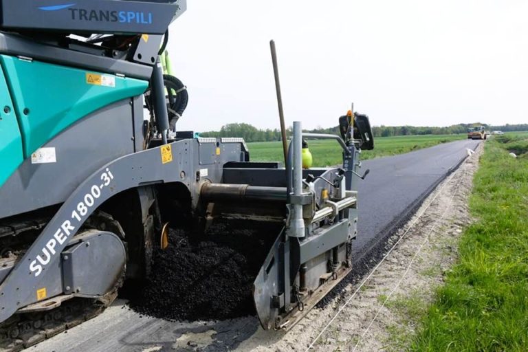 NOWA DROGA ŁĄCZY DWIE GMINY – GRODZIEC I RZGÓW INWESTUJĄ W INFRASTRUKTURĘ
