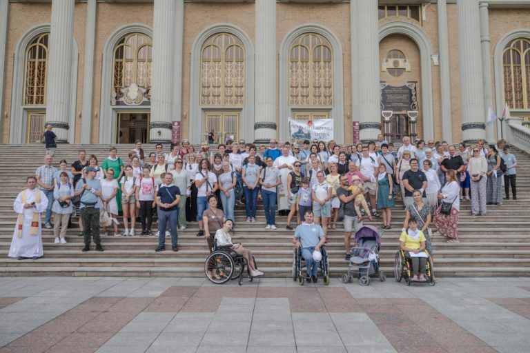 PĄTNICY Z KRZYMOWA DOTARLI DO SANKTUARIUM W LICHENIU