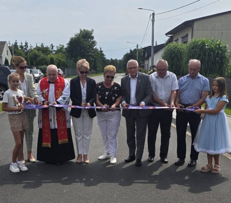 Nowy chodnik w Święciach poprawia bezpieczeństwo mieszkańców