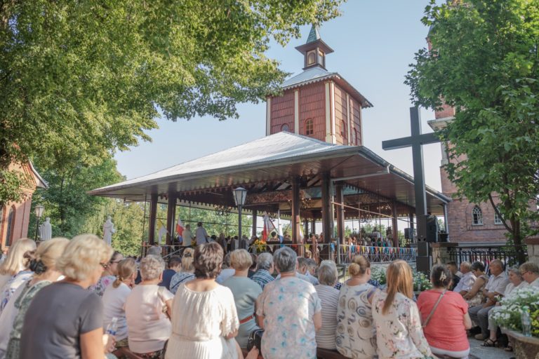 UROCZYSTOŚĆ WNIEBOWZIĘCIA NMP W LICHENIU – MODLITWA, PROCESJA I KONCERT