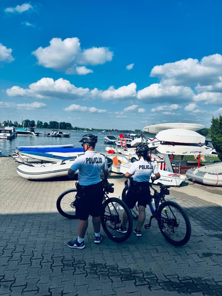 POLICJANCI Z KONINA W ROWEROWYCH PATROLACH PODCZAS DŁUGIEGO WEEKENDU