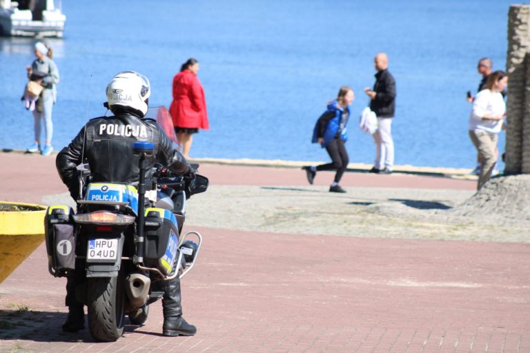 BEZPIECZNY I SŁONECZNY DŁUGI WEEKEND – APEL POLICJI Z KONINA