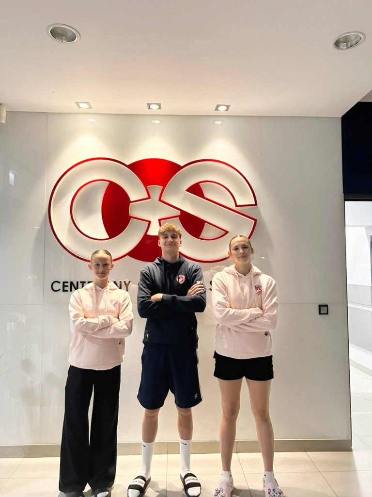 ZAWODNICY SSRIR START KONIN W SZKOLE MISTRZOSTWA SPORTOWEGO W PŁOCKU