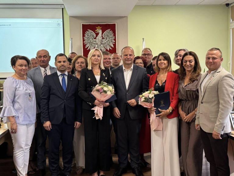 POŻEGNANIE DYREKTOR KATARZYNY JANICKIEJ I POWITANIE ANNY MARCINKOWSKIEJ W BIBLIOTECE W SOMPOLNIE