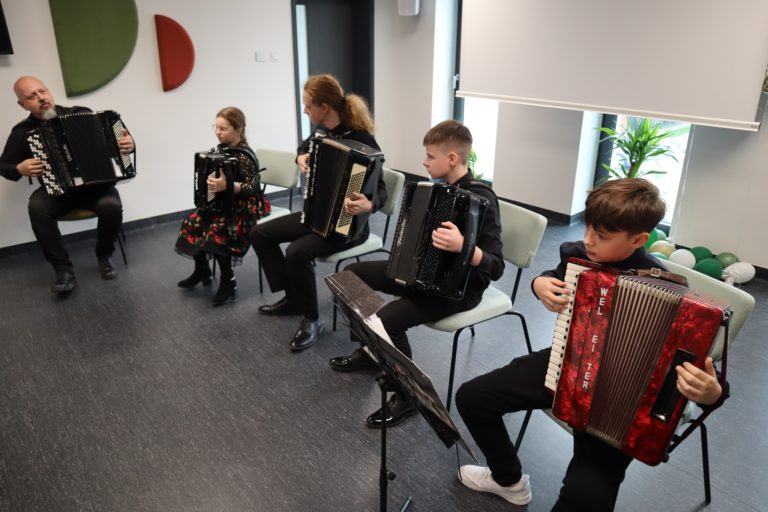GRATKA DLA MIŁOŚNIKÓW AKORDEONU – I BIESIADA AKORDEONOWA W KRZYMOWIE