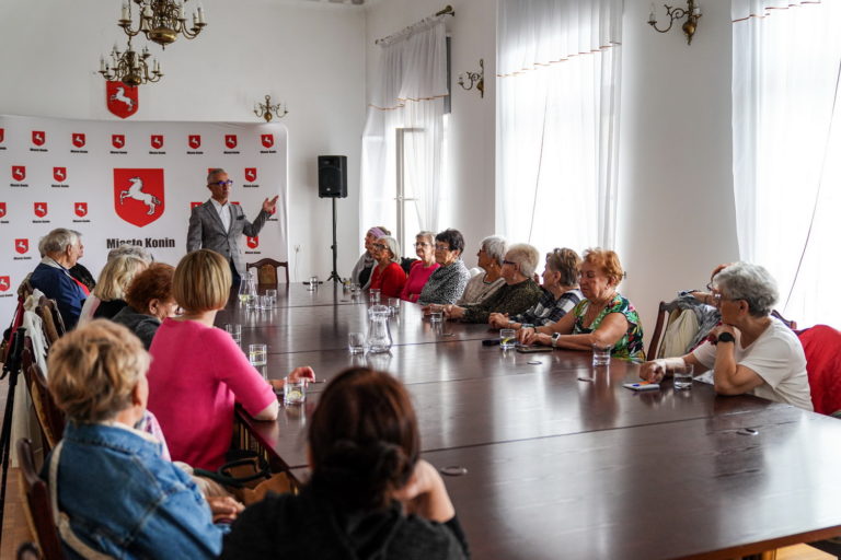 Seniorzy z Zatorza odwiedzili wiceprezydenta Konina